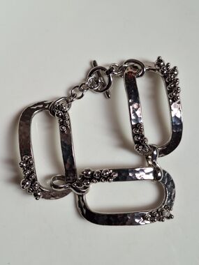 Hammered Link Bracelet with Delicate Decoration in Silver Tone Women's